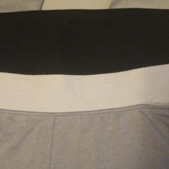 EUC Reebok Cropped Athletic Pants Size S - Picture 4 of 6